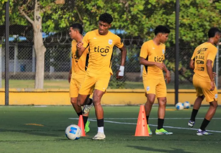 Jugadores de la Sub-17 en los entrenamientos. Foto: FPF