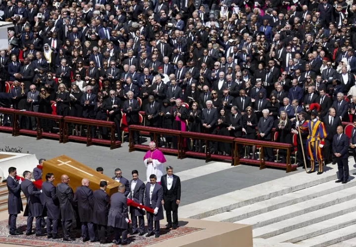 Miles despidieron al papa Francisco. Foto: EFE