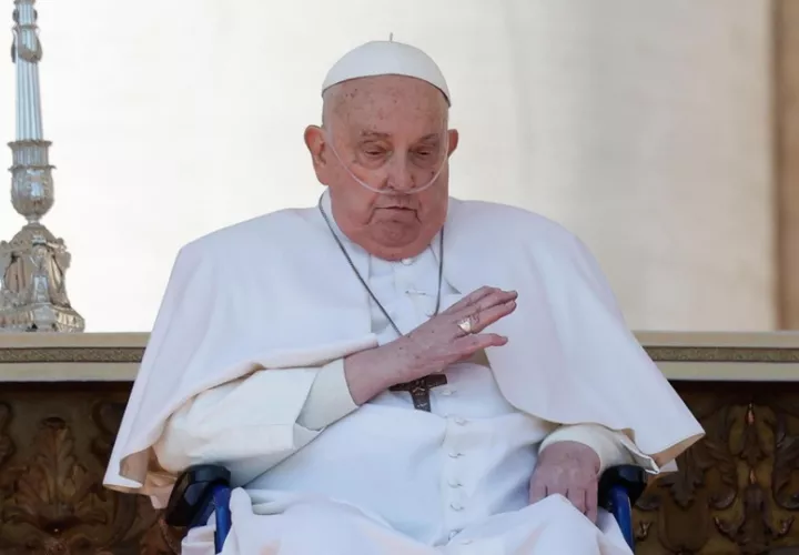 El papa Francisco durante la misa dedicada a los enfermos en la Plaza de San Pedro. Foto: EFE
