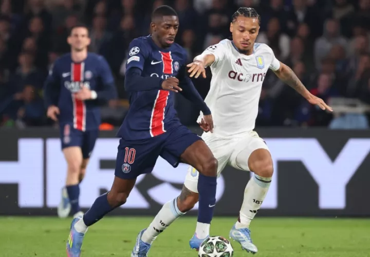 Ousmane Dembele del PSG (izq.) y  Boubacar Kamara del Villa. Foto: EFE
