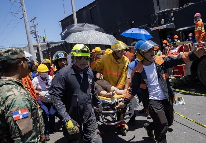 Continúan las labores de rescate. Foto: EFE