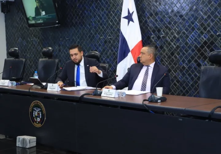 Manuel Samaniego y Marcos Castillero en la reunión del 3 de abril. Foto: Cortesía / Asamblea Nacional