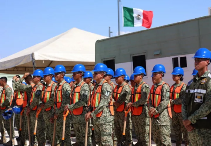 Personal del ejército mexicano participan en un acto protocolario este sábado, en la ciudad de Progreso (México). EFE/ Lorenzo Hernández