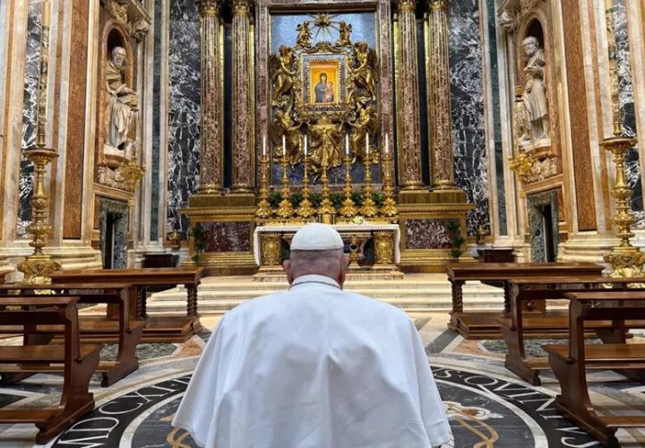 El papa Francisco volvió a salir de su residencia en el Vaticano. Foto: EFE