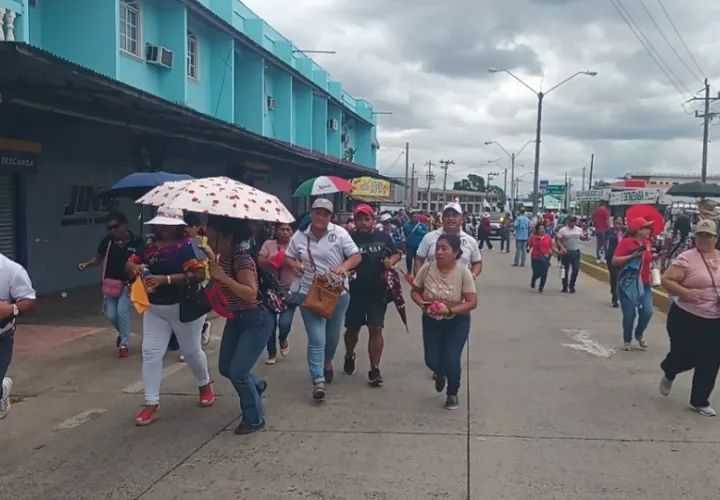 La marcha de los educadores en Veraguas fue disuelta por las Unidades de Control de Multitudes. Foto. Melquíades Vásquez