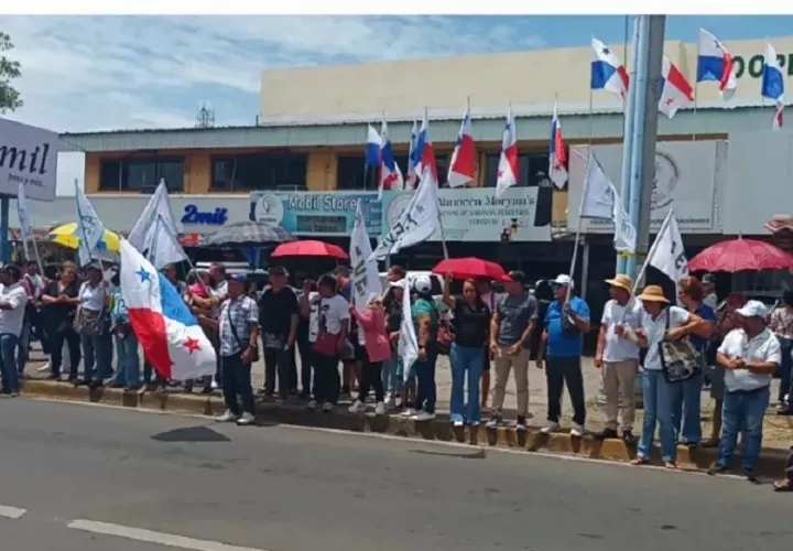 La dirigencia magisterial no descarta que, a partir del próximo lunes las acciones de protestas sean distintas en las calles, ya que se unen otros grupos debidamente organizados a las acciones en las calles. Foto. Melquíades Vásquez