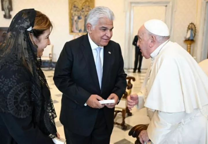  Visita del presidente José Raúl Mulino y la primera dama, Maricel de Mulino, al papa Francisco. Foto: Cortesía
