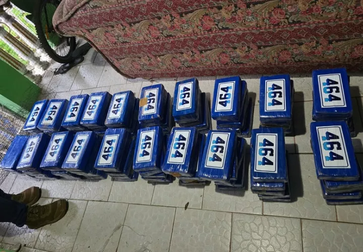 Las sustancias ilícitas estaban marcadas con el número 464, como posible código. Foto. PGN