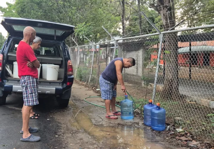 Las autoridades señalan que no pueden  dar una fecha exacta de cuándo se restablecerá el servicio al 100%, ya que dependemos de la mejora del caudal y la calidad del agua en el río. Foto. Thays Domínguez