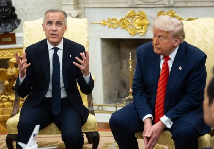 El presidente estadounidense Donald Trump (derecha) y el primer ministro canadiense, Mark Carney (izq.), Foto: EFE