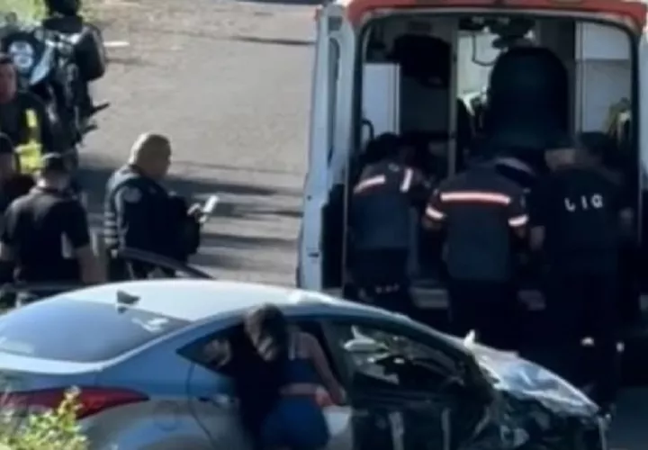 Todos los implicados en este accidente de tránsito fueron trasladados a centros hospitalarios.