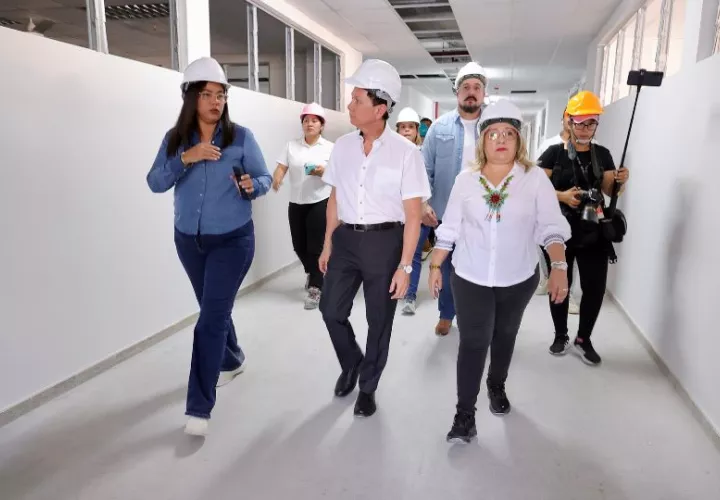 Las autoridades de educación realizaron un recorrido por el proyecto. Foto: Cortesía