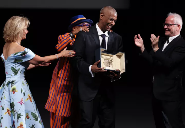 Denzel Washington (C). Foto: EFE / Sameer Al-Doumy / Pool 