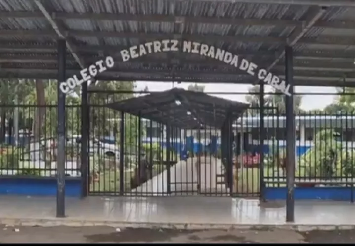 Las autoridades de salud realizaron una inspección del plantel.