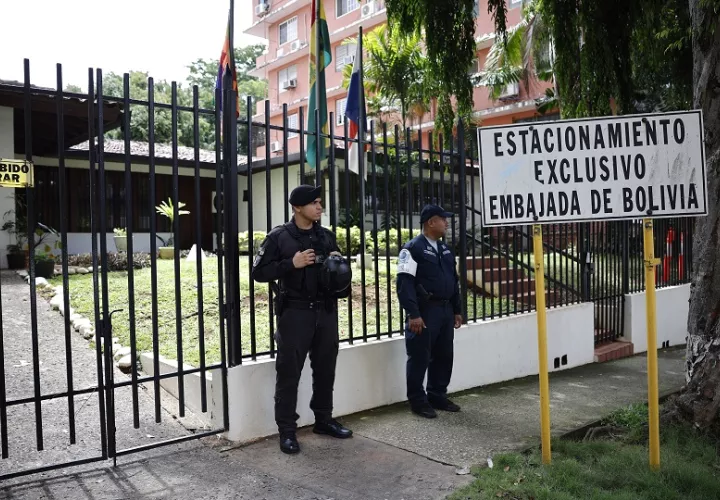 Sául Méndez se mantendrá en la embajada de Bolivia en Panamá hasta que se resuelva su solicitud. Foto: EFE