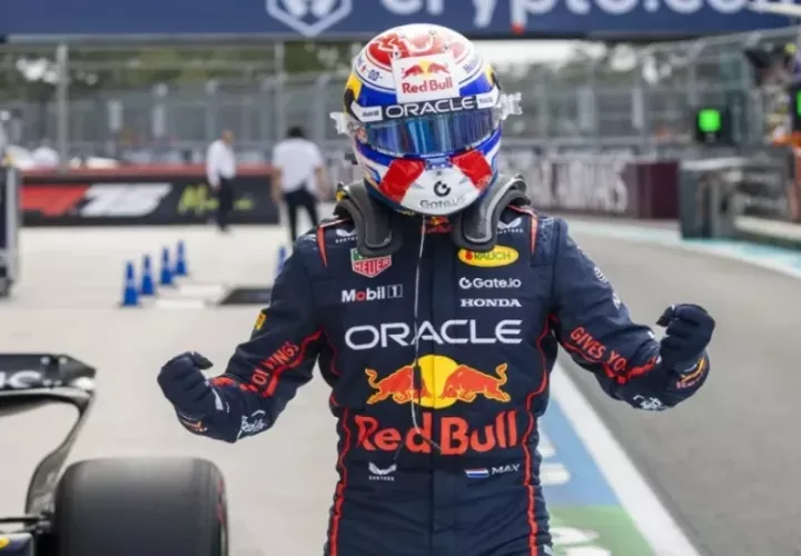 El piloto de Red Bull Racing, Max Verstappen, celebra la pole position después de la clasificación durante el Gran Premio de Miami de Fórmula 1. Foto:EFE