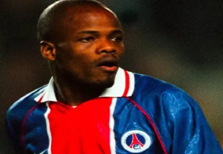 Julio Dely Valdés jugó para el PSG. Foto: Facebook