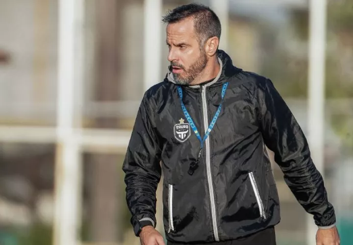 Enrique 'Kike' García, técnico del Tauro. Foto:@Tauro FC