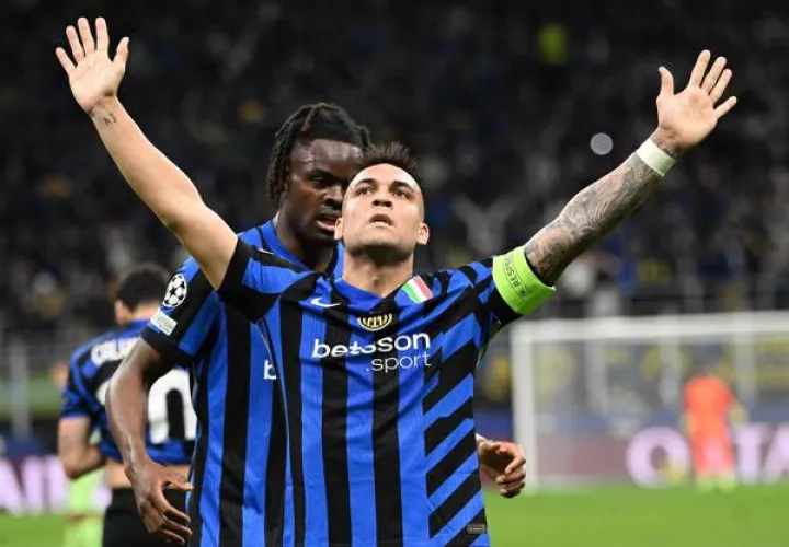 Lautaro Martínez festeja el primer gol del Inter ante el Barcelona en la semifinal de la Champions. Foto: EFE