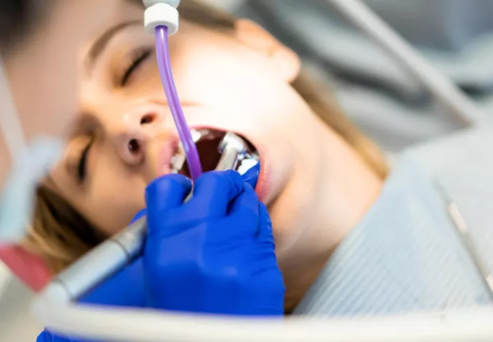 Limpieza dental. Foto: Ilustrativa / Freepik
