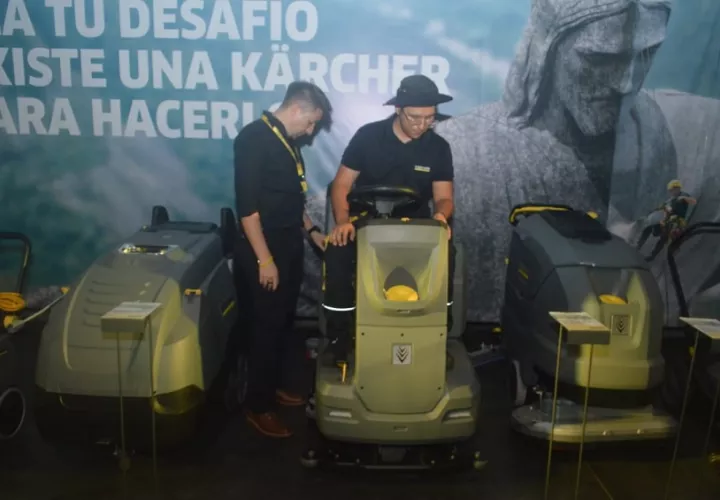 La empresa cuenta con equipos especializados en la limpieza de locales y residencias. Foto: Cortesía