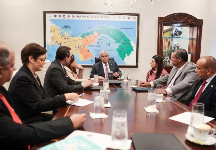 El presidente José Raúl Mulino se reunió con los jefes de bancada. Foto: Cortesía