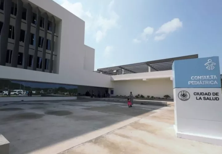 La niña se encuentra en la Ciudad de la Salud. Foto: Cortesía