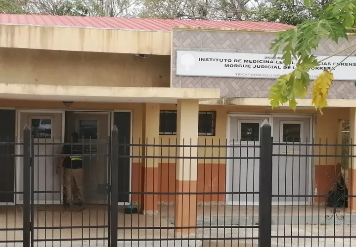 El Instituto de Medicina Legal y Ciencias Forenses (IMELCF) llevará a cabo la autopsia para determinar la causa de la muerte de la mujer.  Foto. Eric Montenegro