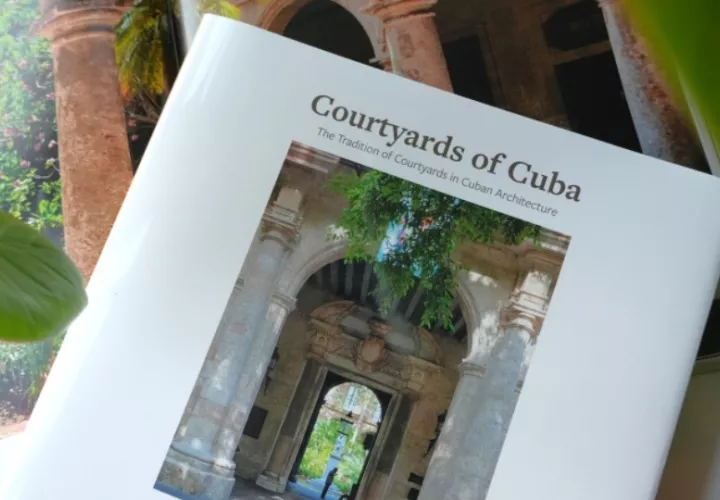 Portada de 'Courtyards of Cuba'. Foto: Cortesía