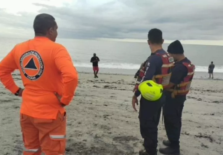 Las autoridades habían suspendido la búsqueda a las 6 de la tarde por las condiciones adversas del mar. Foto. Sinaproc