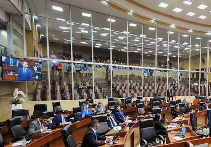 Las sesiones extraordinarias se extenderán por un mes. Foto: Cortesía