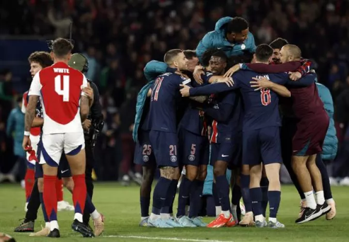 Jugadores del PSG, festejan su clasificación a la final de la 'Champions'. Foto: EFE