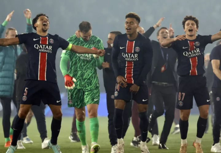 PSG festeja su clasificación a la final de la 'Champions'. Foto:EFE