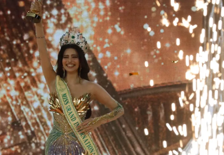 Rachel Gupta tras ser coronada como Miss Grand Internacional 2024. Foto: EFE / EPA / Narong Sangnak
