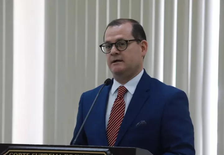 El vicealcalde Roberto Ruíz Díaz  ejerce funciones privadas como abogado. Foto: Cortesía