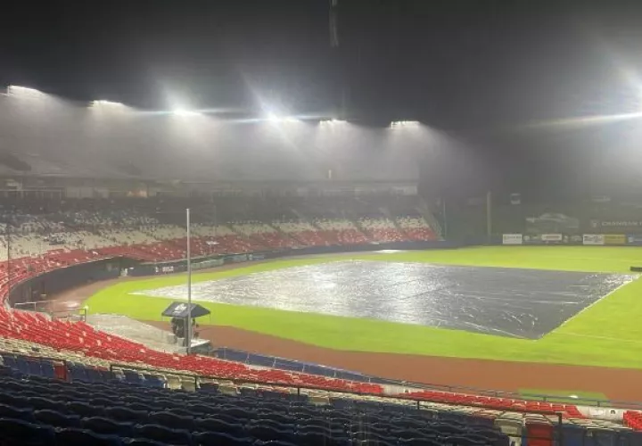 Estadio Rod Carew, la lluvia impidió que se jugará. Foto: Fdedebeis 