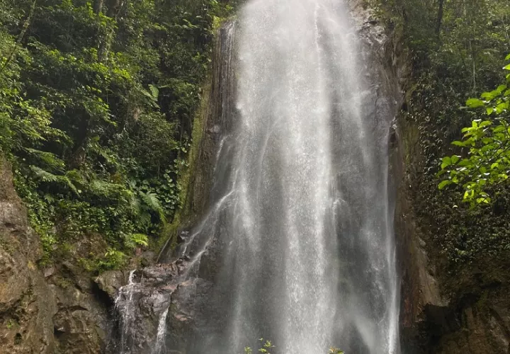 Los expertos desrtacan que el trayecto hasta la cascada se realiza a pie y demora dos horas ida y vuelta.  Foto. Eric Montenegro