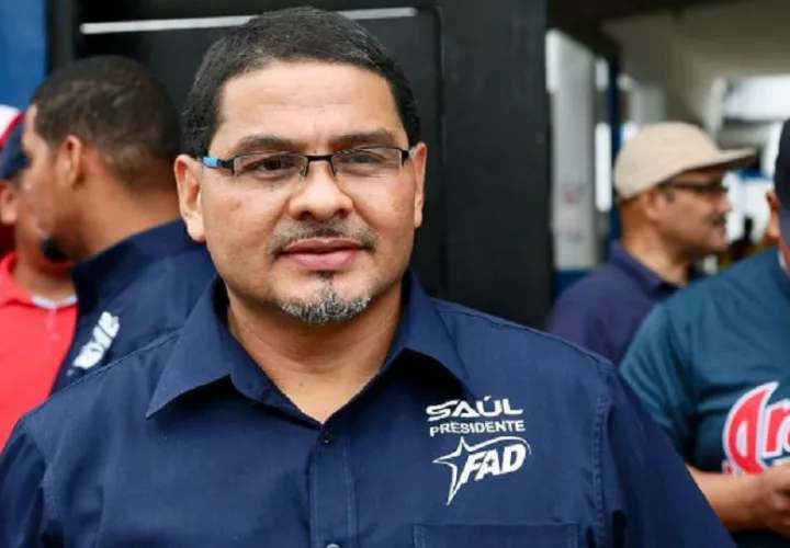 Saúl Méndez saltó la cerca de la embajada en la madrugada.