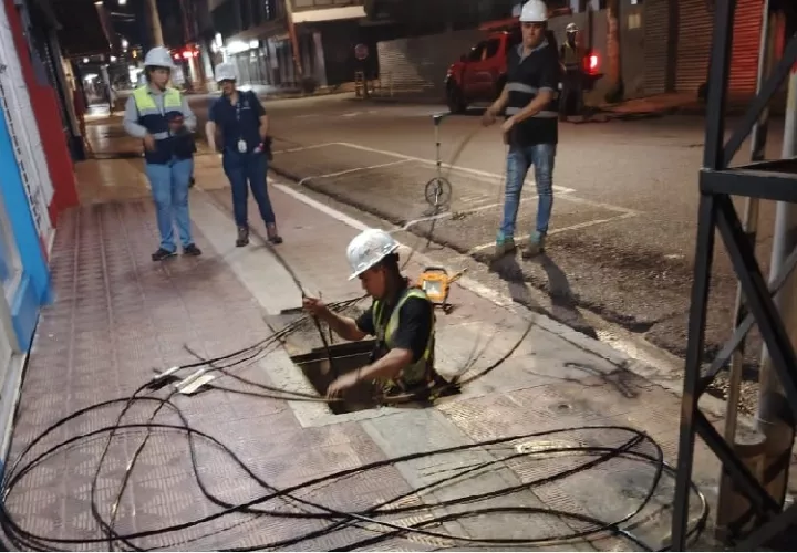 Trabajos de soterramiento de cables en la ciudad de David. Foto: Cortesía Asep