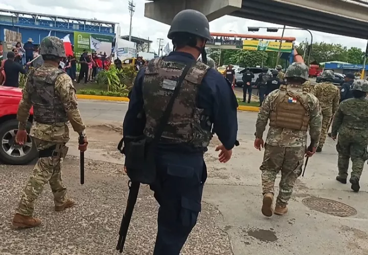 En veraguas, se protagonizaron dos actos de represión por parte de las unidades de control de multitudes en contra manifestantes. Foto. Melquíades Vásquez