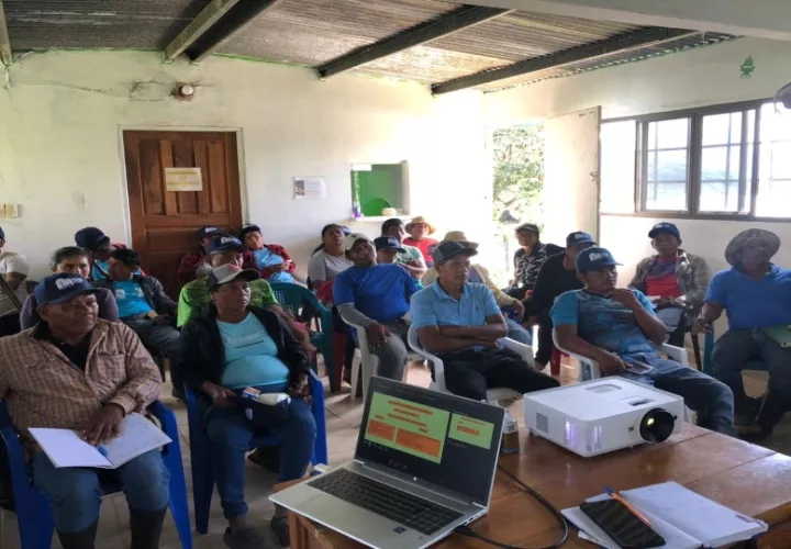 Capacitación para productores de la comunidad de Cañaveral. Foto: Cortesía.