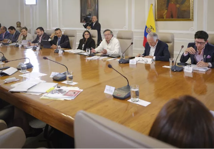 El presidente Gustavo Petro junto a su gabinete. Foto: EFE