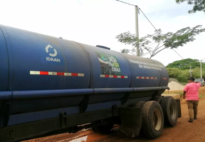 Durante su participación en la reunión del Consejo Provincial de Coordinación de Los Santos, celebrada en Las Tablas, el ministro de Amb iente Juan Carlos Navarro advirtió que los productores y empresas deben modificar sus prácticas contaminantes de forma inmediata. Foto. Thays Domínguez
