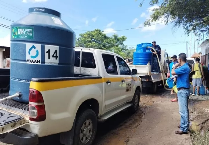 Mientras avanzan las investigaciones, la población se mantiene en alerta por la calidad del agua que llega a sus hogares. Foto. Thays Domínguez