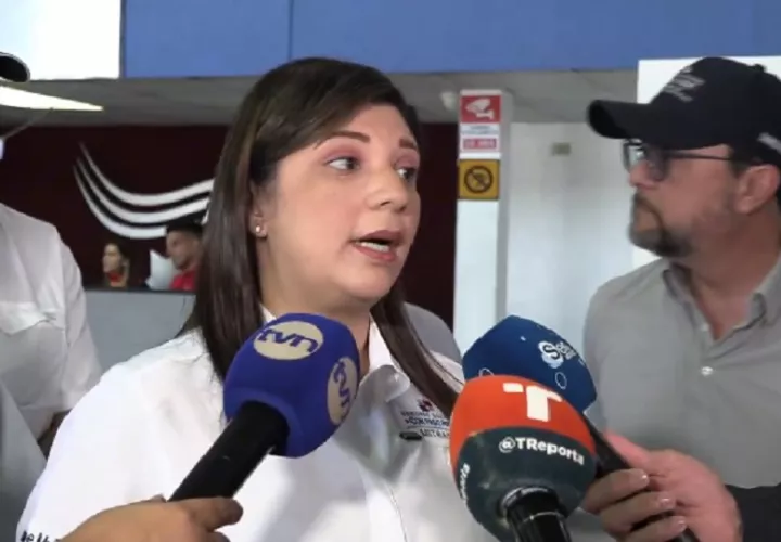 La ministra de Trabajop y Desarrollo Laboral, Jackeline Muñoz, informó sobre la última decisión de la empresa bananera. 