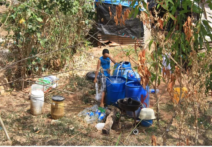 Las muestras de agua son tomadas en diversos puntos de comunidades y escuelas que se abastecen de acueductos rurales. Foto. Eric Montenegro
