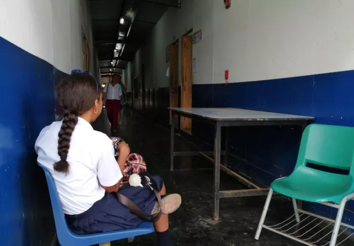 Estudiantes se mantienen sin recibir clases. Foto: Eric Montenegro