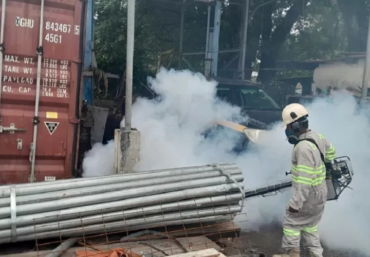 Ante este nuevo aumento de casos de dengue en la provincia, el Minsa ha reforzado los operativos de nebulización. Foto. Eric Montenegro