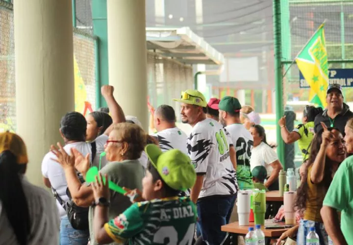 La fanaticada del Oeste estuvo presente. Foto: Fedebeis