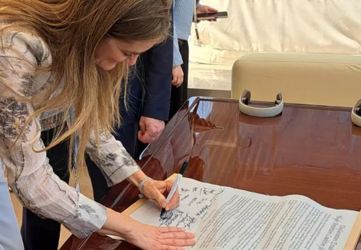 Firma de la Coalición de Alta Ambición para un Océano Silencioso. Foto: EFE 